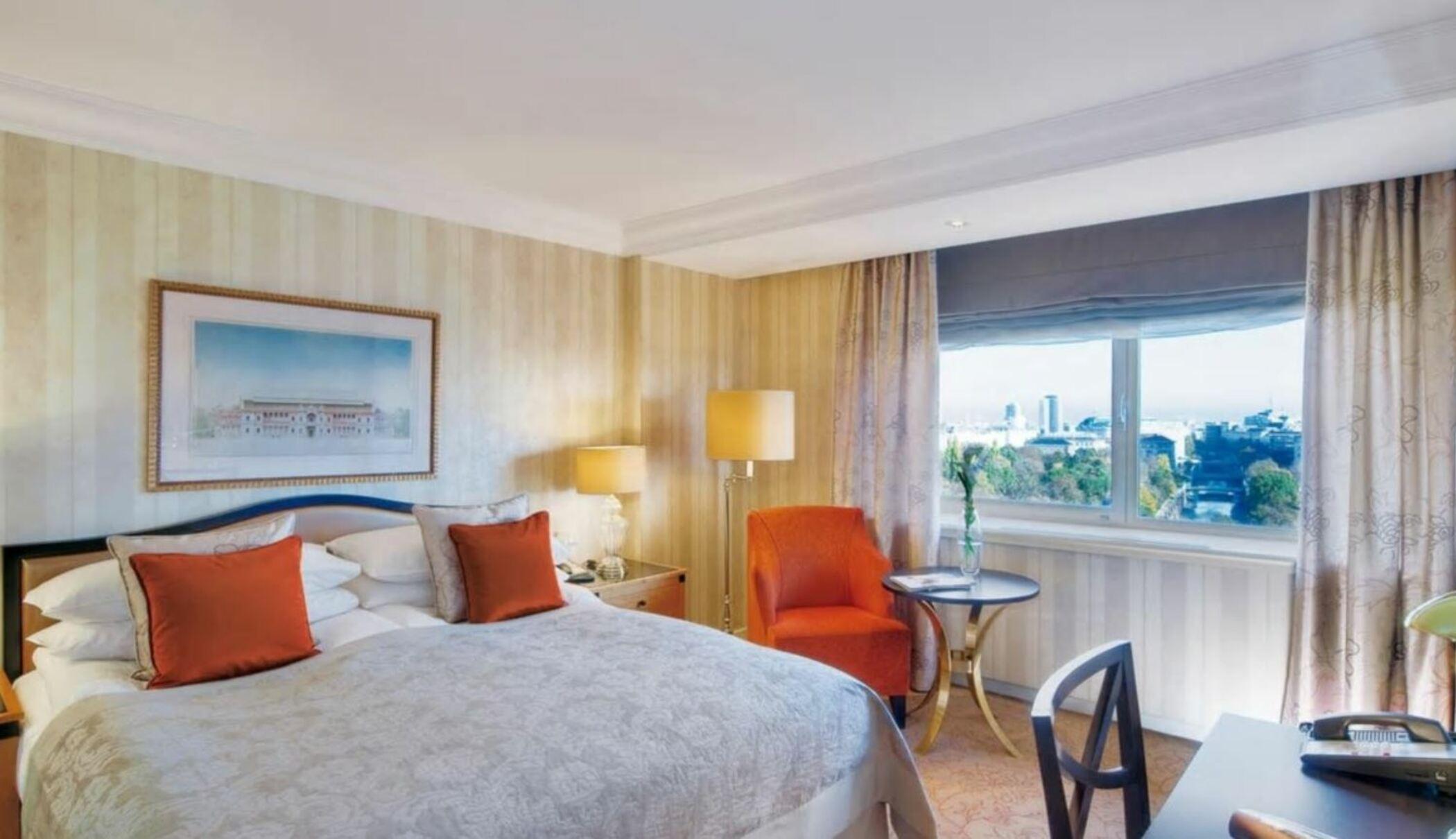 Intercontinental Wien By Ihg Esterno foto A room at the hotel