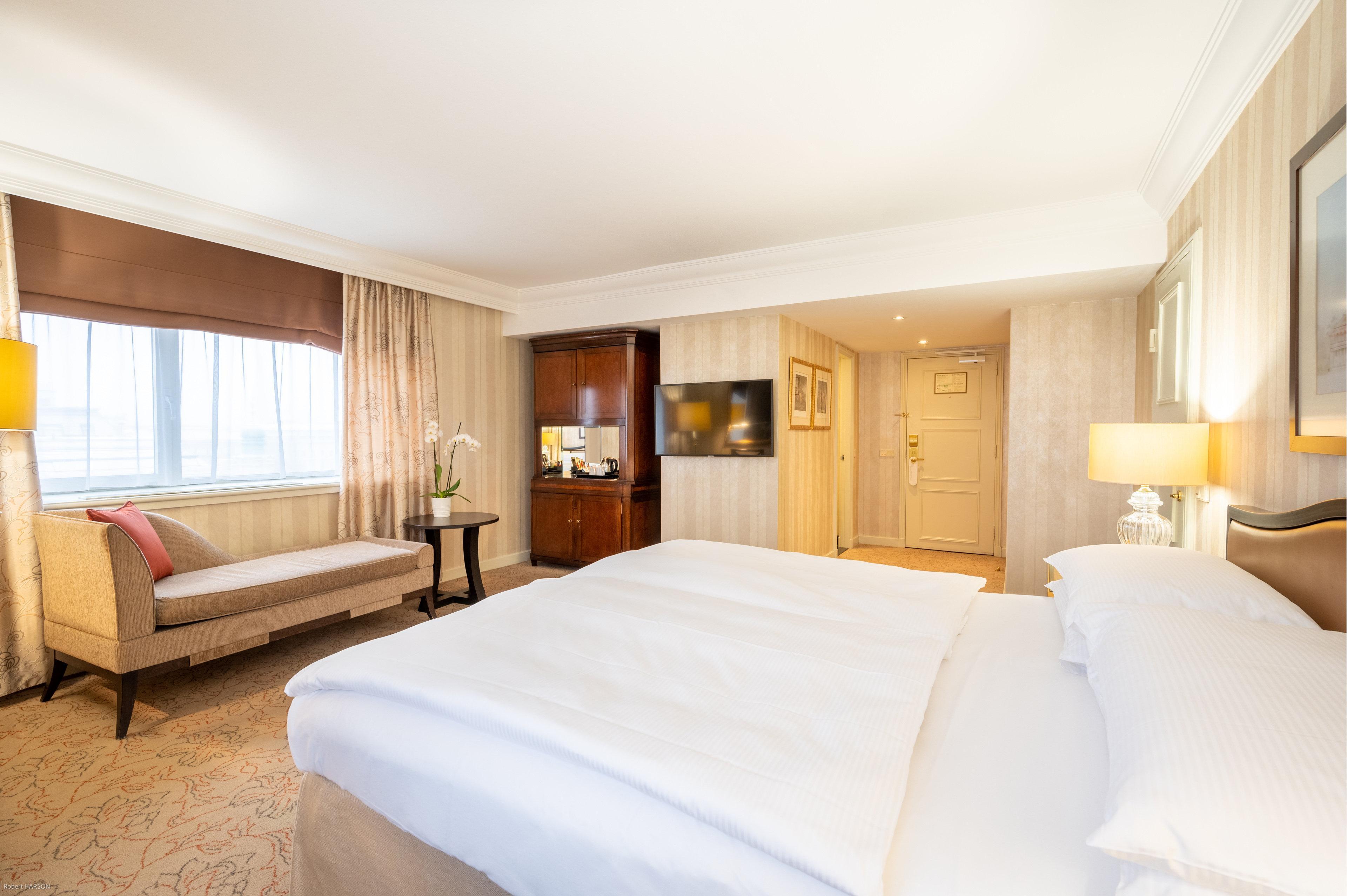 Intercontinental Wien By Ihg Esterno foto A room at the hotel