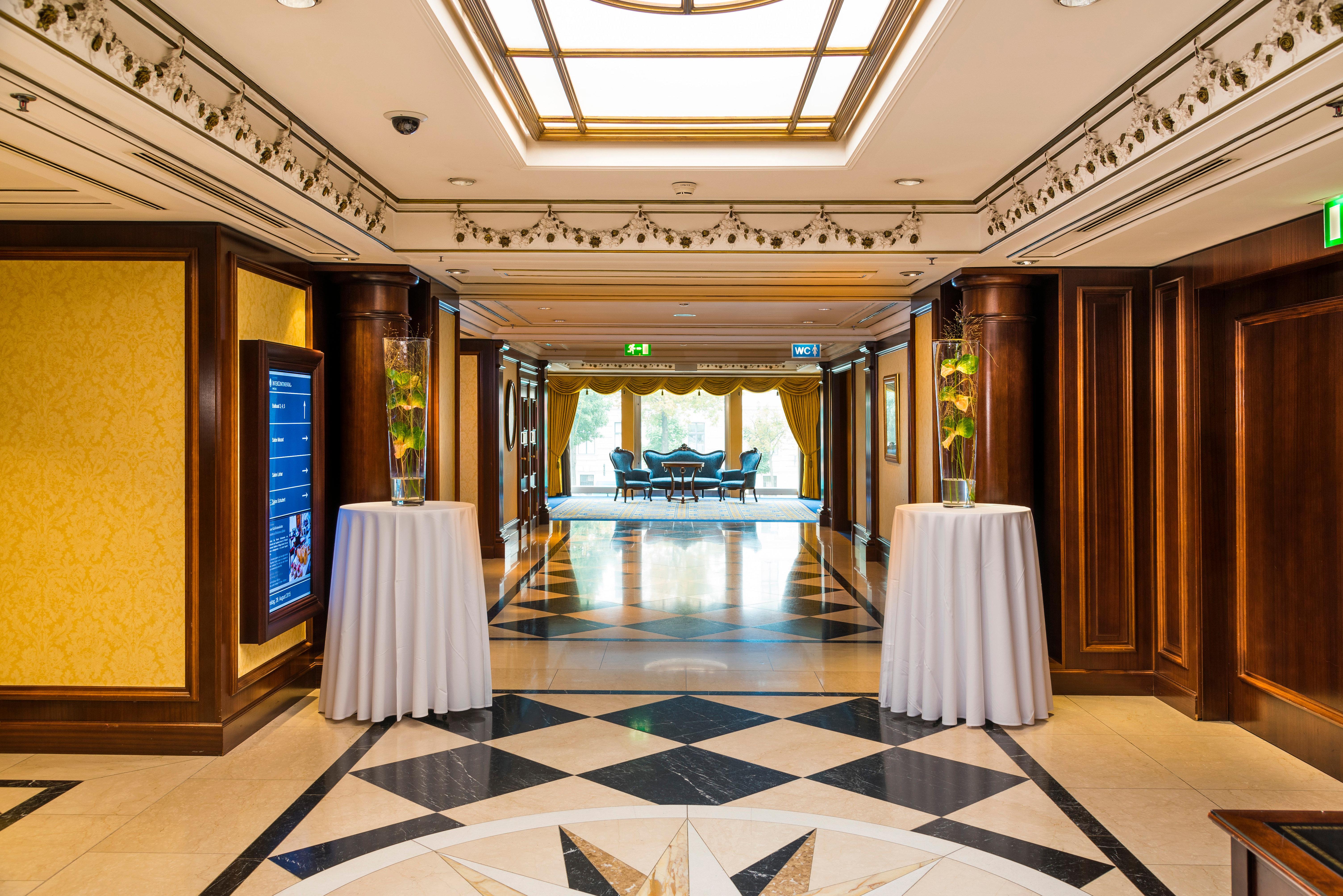 Intercontinental Wien By Ihg Esterno foto The lobby of the hotel