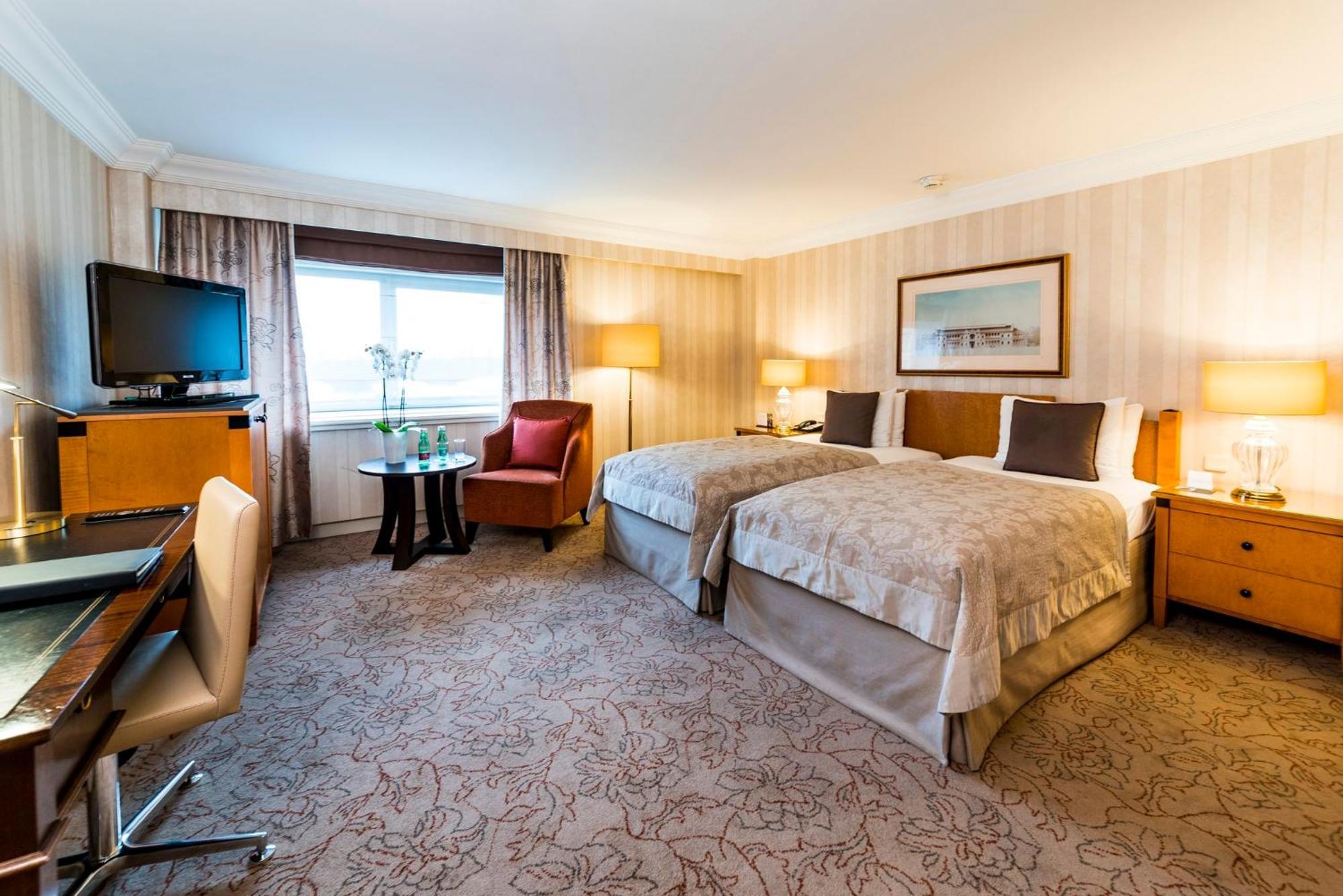 Intercontinental Wien By Ihg Esterno foto A room at the hotel