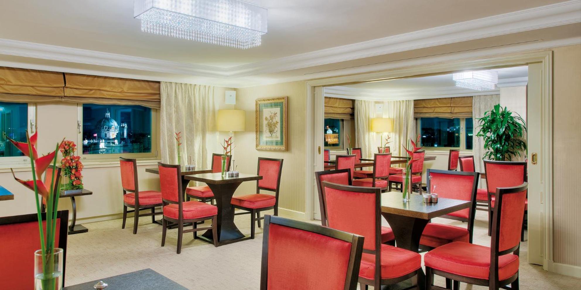 Intercontinental Wien By Ihg Esterno foto The lounge at the airport